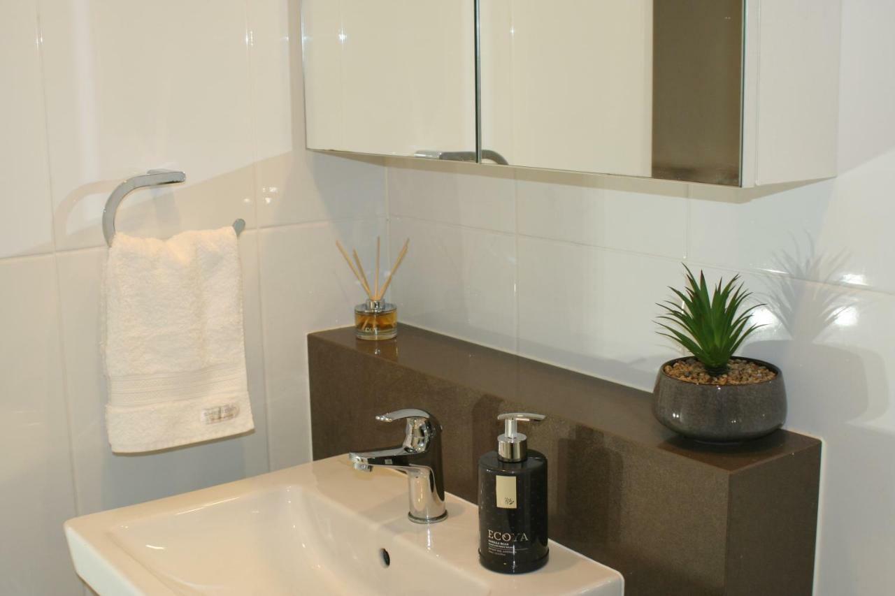 Governor Luxe 1 Bedroom Apartment In The Heart Of Barton Wifi Gym Wine Secure Parking Canberra Kingston Exteriér fotografie